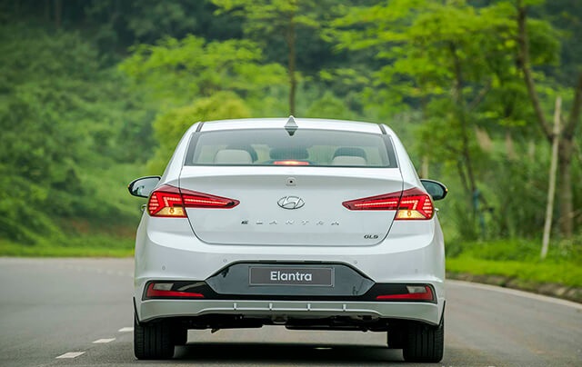 Hyundai Elantra 2019 (5)
